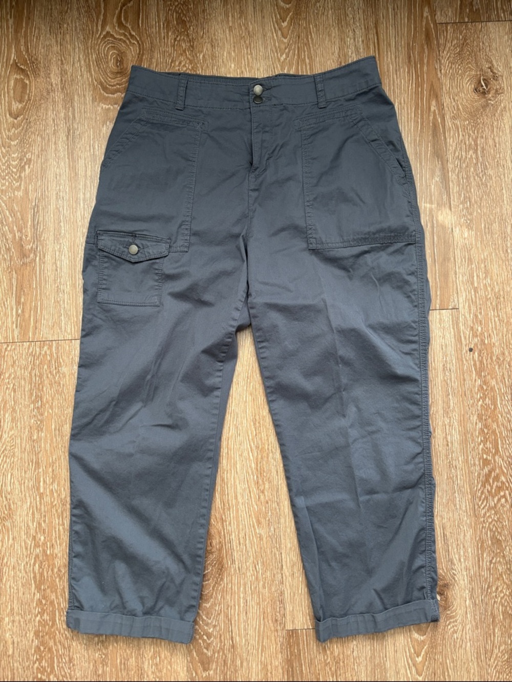 Time & Tru gray cargo capri pants, cotton, size 12